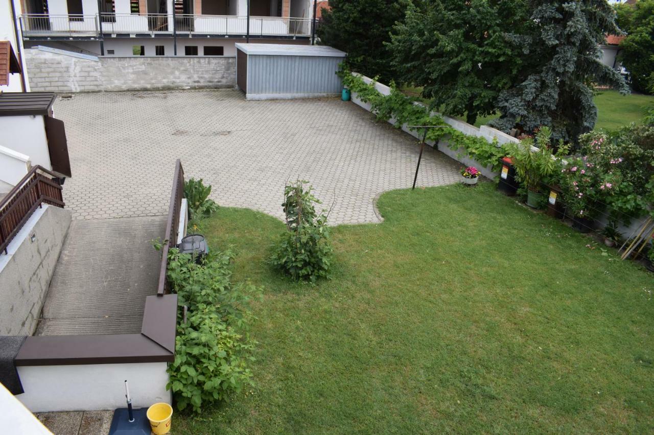 Pension Weinberg Fertőmeggyes Kültér fotó